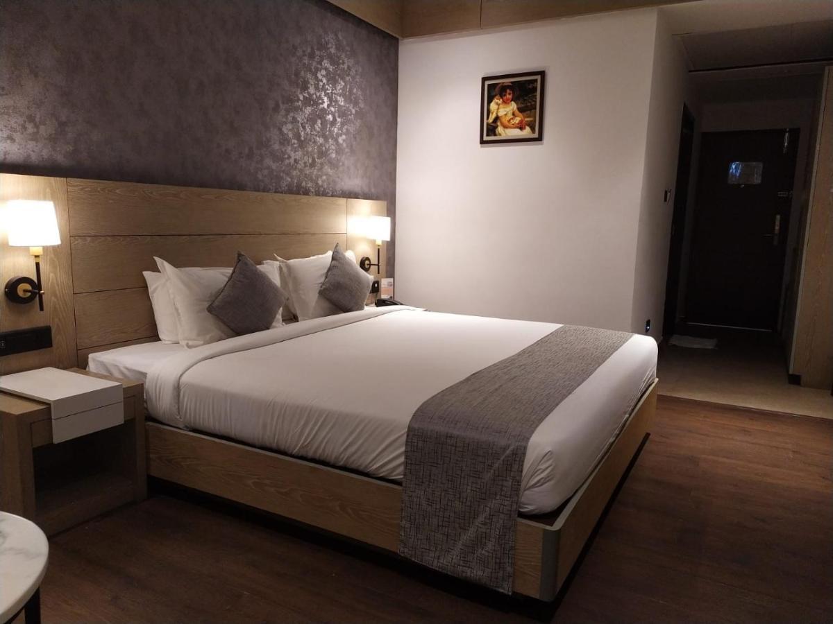 ホテル Mothimahal Residency Thrissur エクステリア 写真