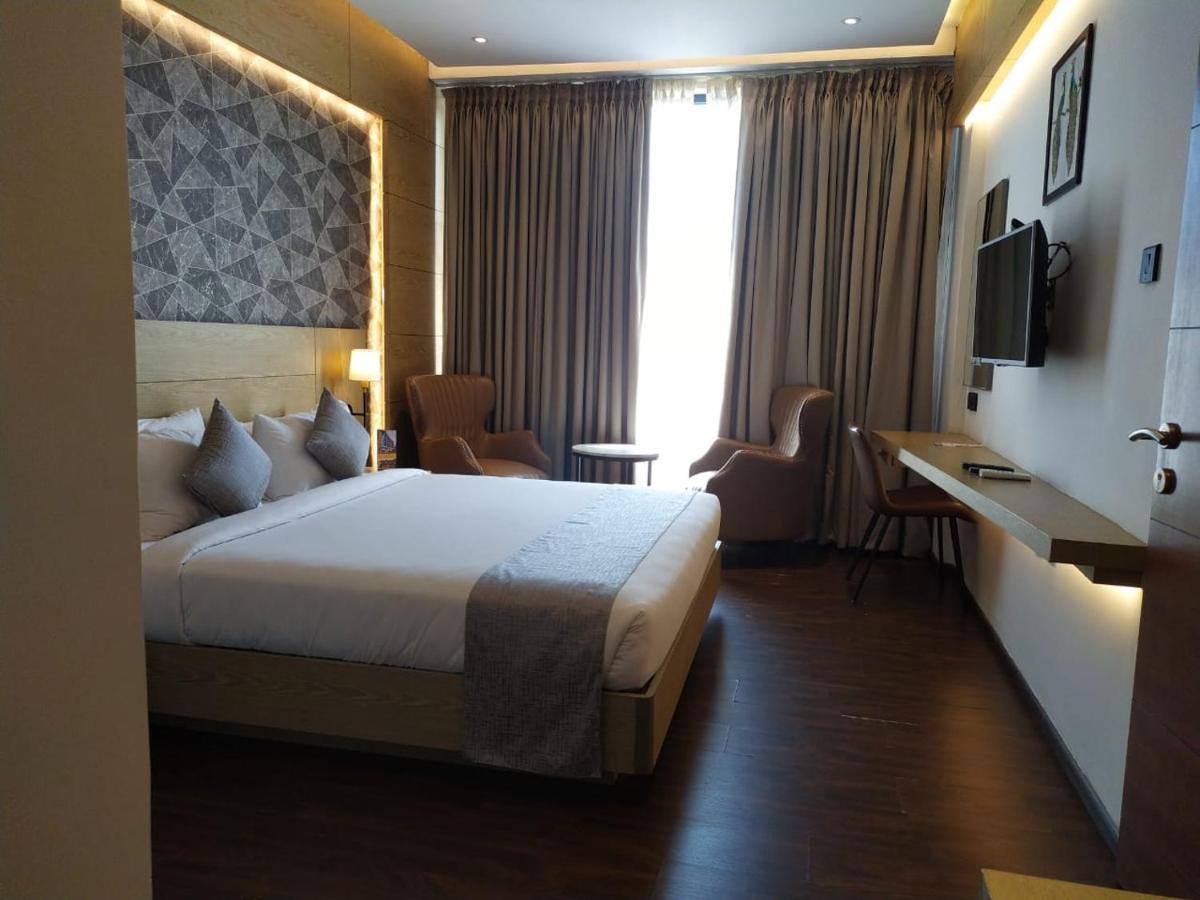 ホテル Mothimahal Residency Thrissur エクステリア 写真